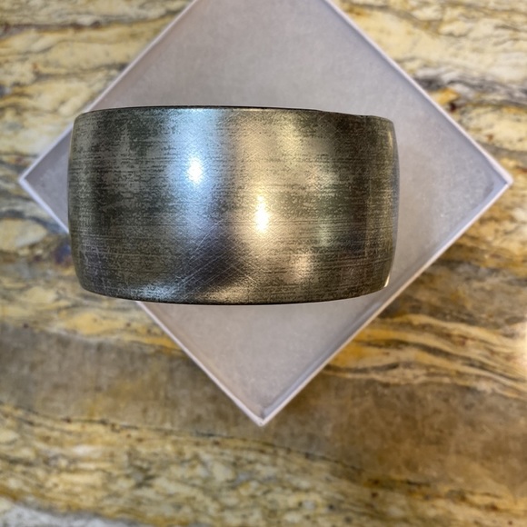 POSH: Brushed Silver/Acrylic Cuff Bracelet! And Can you say POSH? - Picture 1 of 4